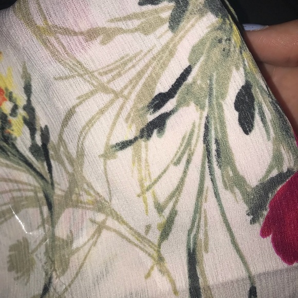 ONE SMALL LEFT🌟Floral Cardigan🌸🌼 - Picture 7 of 7